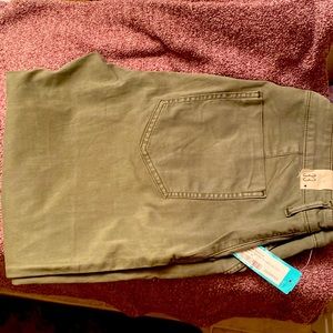 NWT olive colored Serena High Rose Straight Leg Pant. Size 16